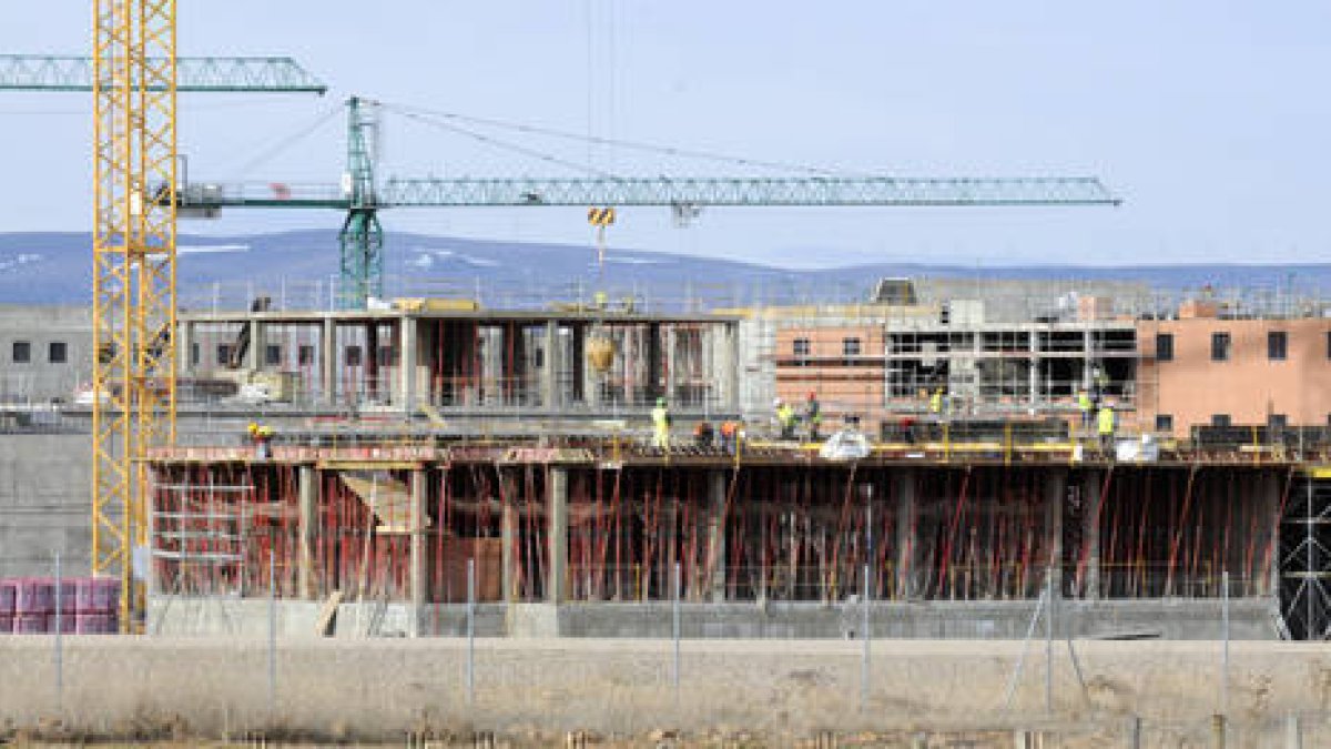 Obras de la macrocárcel ayer Las Casas. / V. GUISANDE-