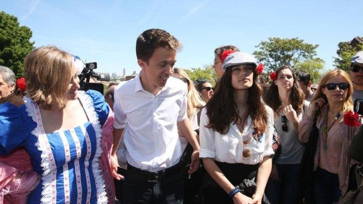 El candidato de Más Madrid a la Asamblea de Madrid, Íñigo Errejón, y la actual portavoz de Podemos en el Parlamento regional, Clara Serra-DAVID CASTRO