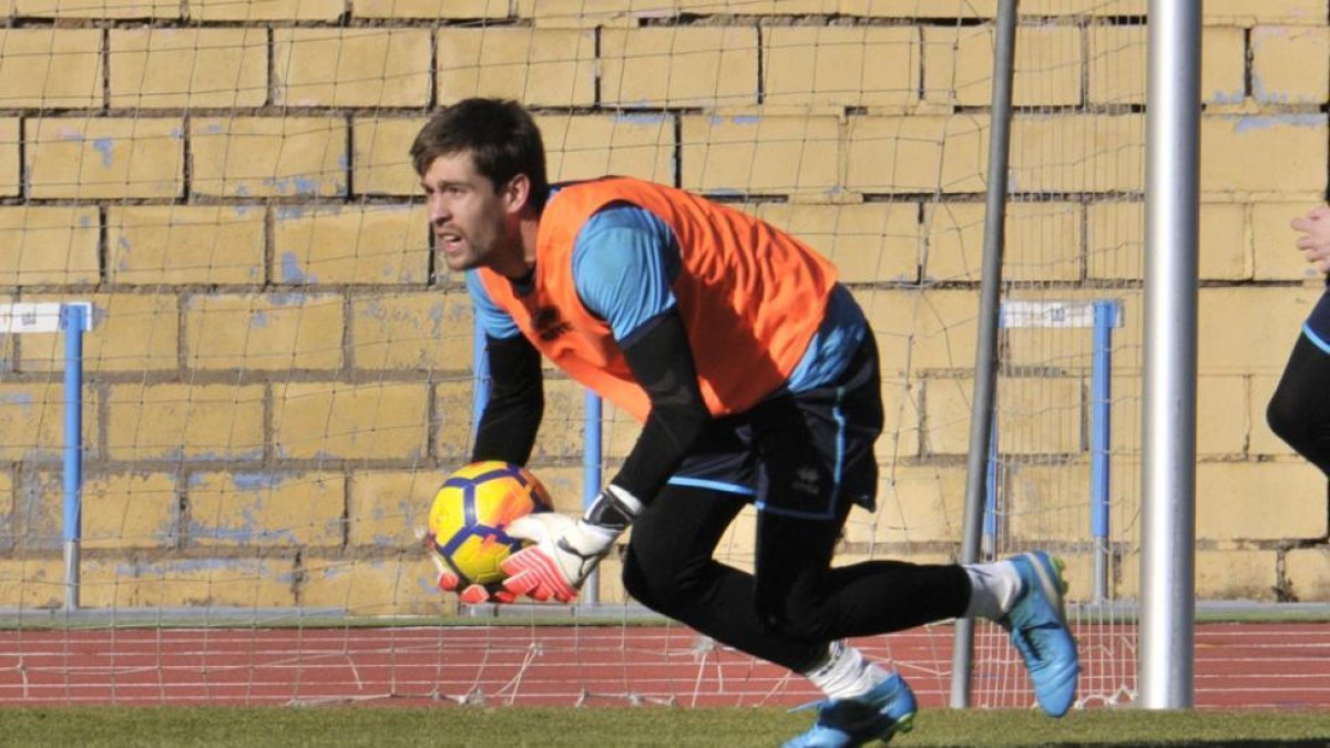 Aitor Fernández es el único jugador de la plantilla del Numancia que ha disputado todos los minutos en las 19 jornadas de Liga celebradas.-Valentín Guisande