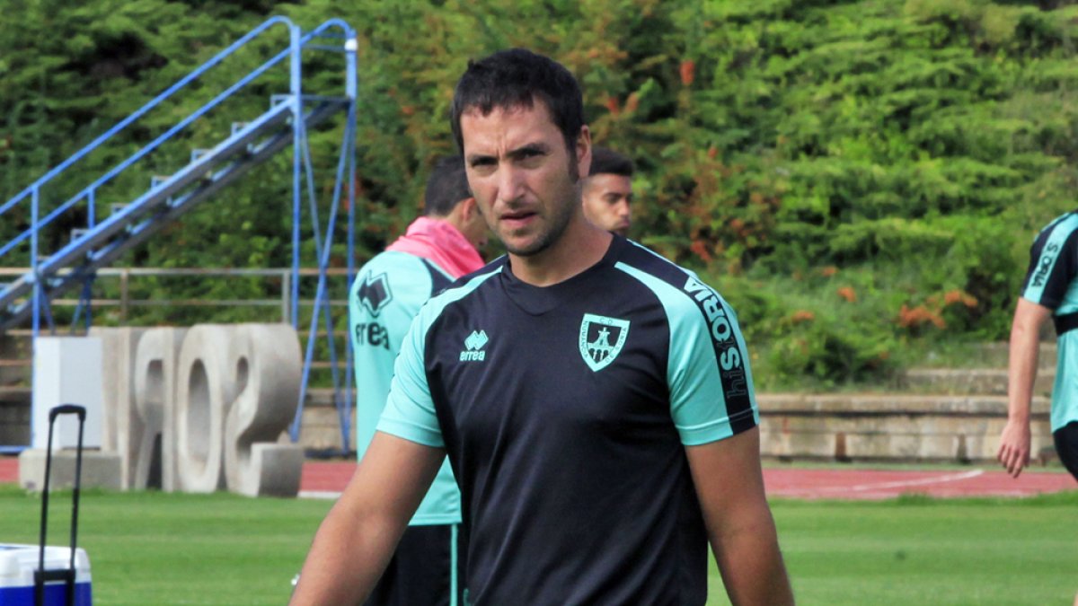 Roberto Llorente no sigue como preparador físico del Numancia. MARIO TEJEDOR