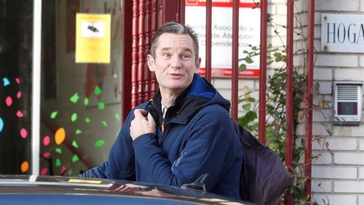 Salida de prisión de Urdangarin.-EFE / JJ GUILLEN