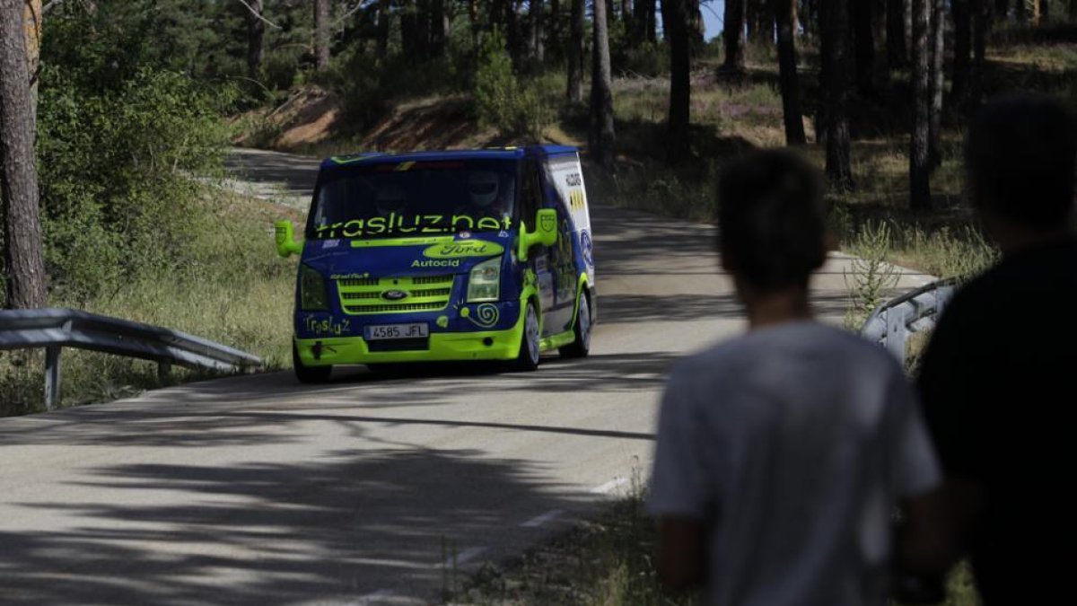 20 pilotos participan en el Rallyesprint Canicosa-Navaleno.-DIEGO MAYOR