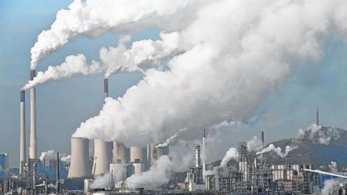 Central eléctrica en Alemania, uno de los sectores estratégicos para la Comisión Europea-MARTIN MEISSNER / AP