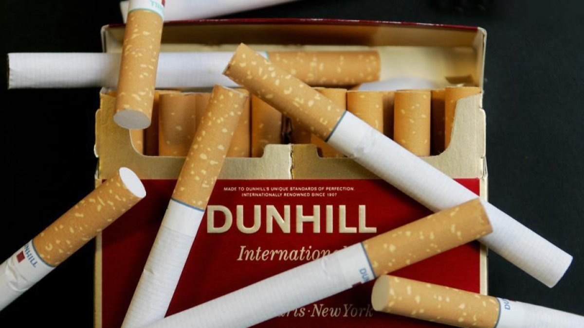 Cigarrillos Dunhill.-CARL DE SOUZA / AFP