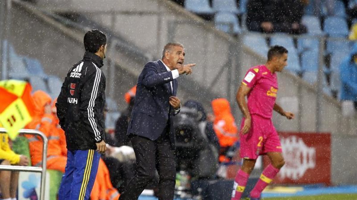 Paco Herrera dirigiendo su último partido en Getafe-EFE