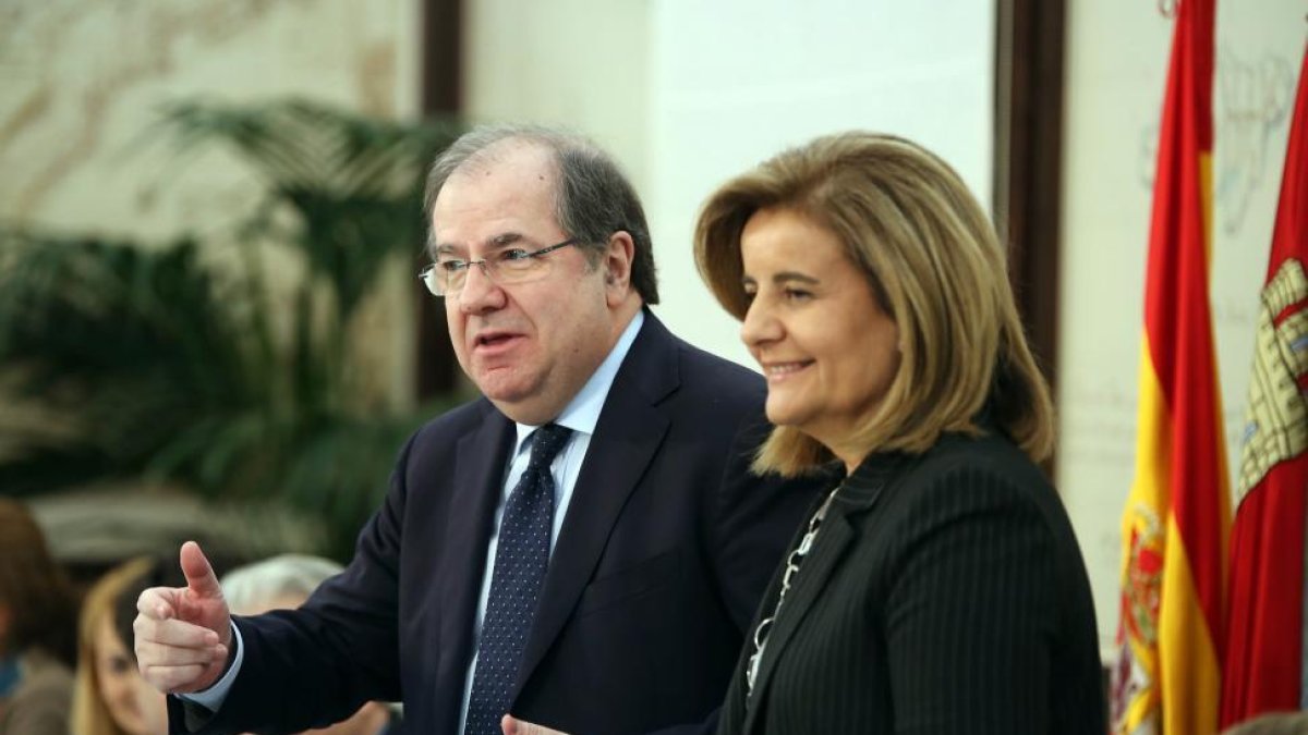 El presidente de la Junta de Castilla y León, Juan Vicente Herrera, se reúne con la ministra de Empleo y Seguridad Social, Fátima Báñez-ICAL