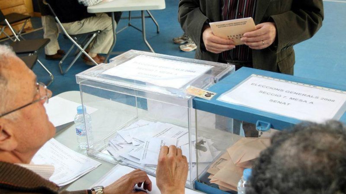 Imagen de archivo de urnas electorales.-HDS
