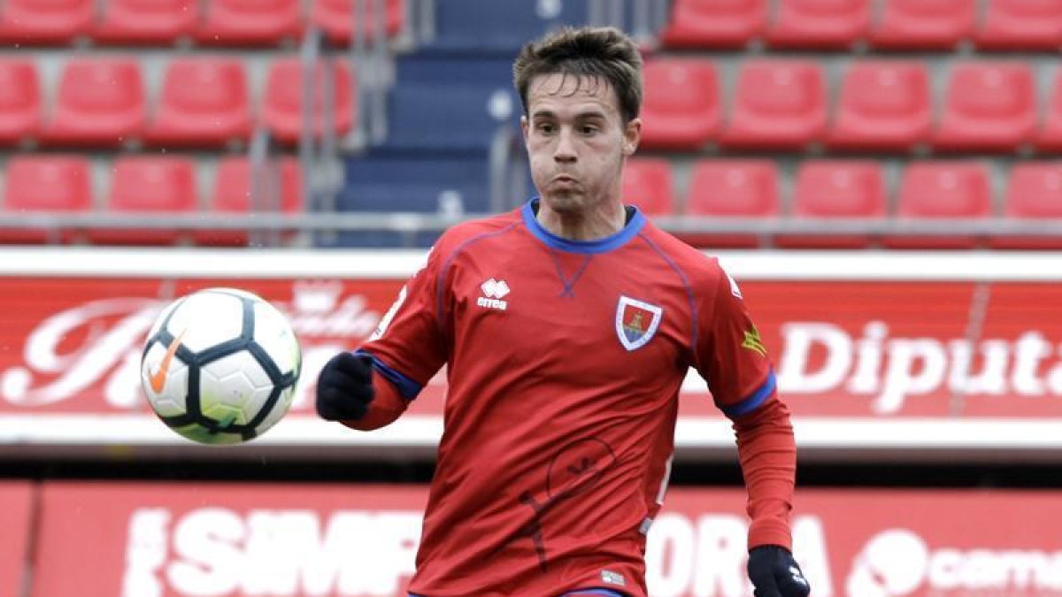 Pablo Larrea, con la camiseta del Numancia.-LUIS ÁNGEL TEJEDOR