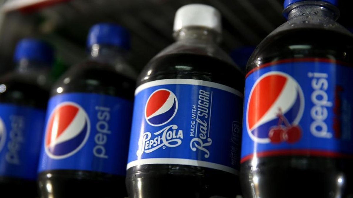 Botellas de Pepsi colocadas en una tienda.-JUSTIN SULLIVAN (AFP)