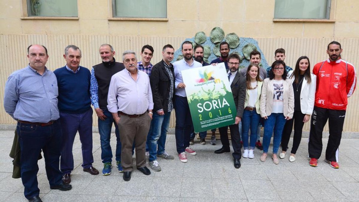 Los representantes de los deportes convocados en la presentación de las Miniolimpiadas Joven In que organiza Caja Rural.-Álvaro Martínez