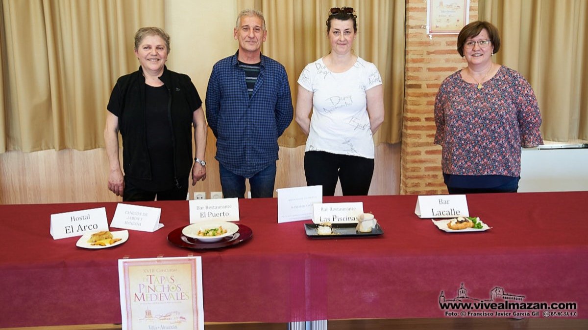 Participantes en el concurso de tapas medievales de Almazán.-F. LAINEZ