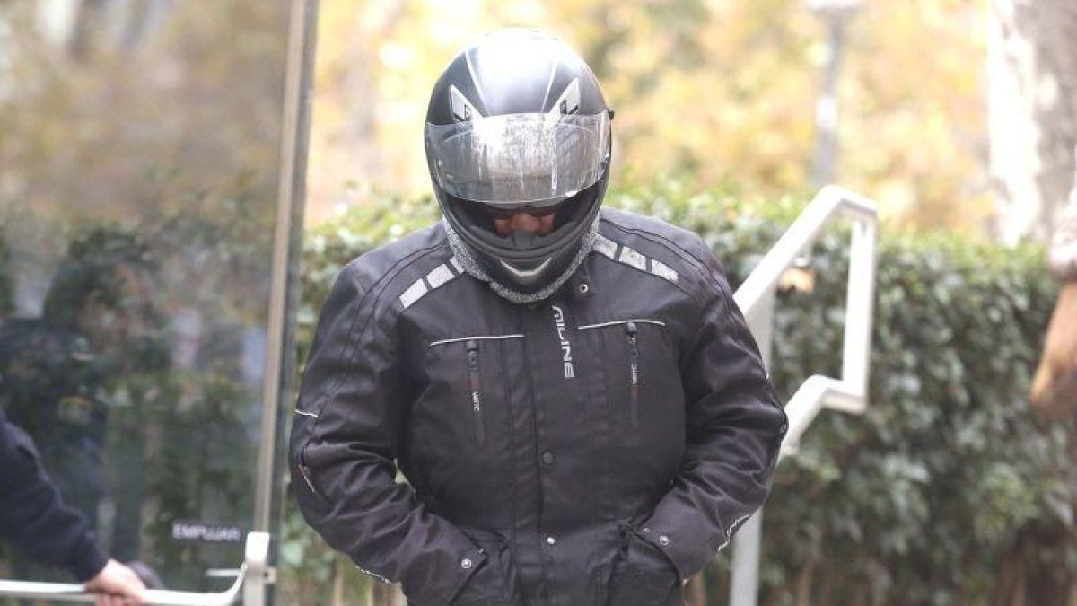 El chófer de Luis Bárcenas sale de declarar de la Audiencia Nacional, el 12 de diciembre-DAVID CASTRO