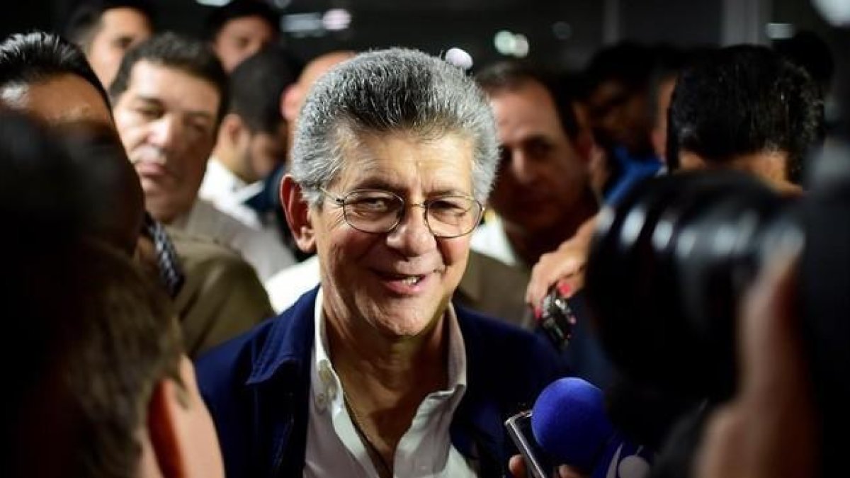 Henry Ramos, nuevo presidente de la Asamblea Nacional de Venezuela, durante la rueda de prensa celebrada en Caracas el domingo 3 de enero.-AFP / RONALDO SCHEMIDT