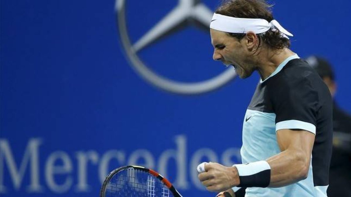 Nadal celebra un punto ganado ante Pospisil.-REUTERS / KIM KYUNG-HOON