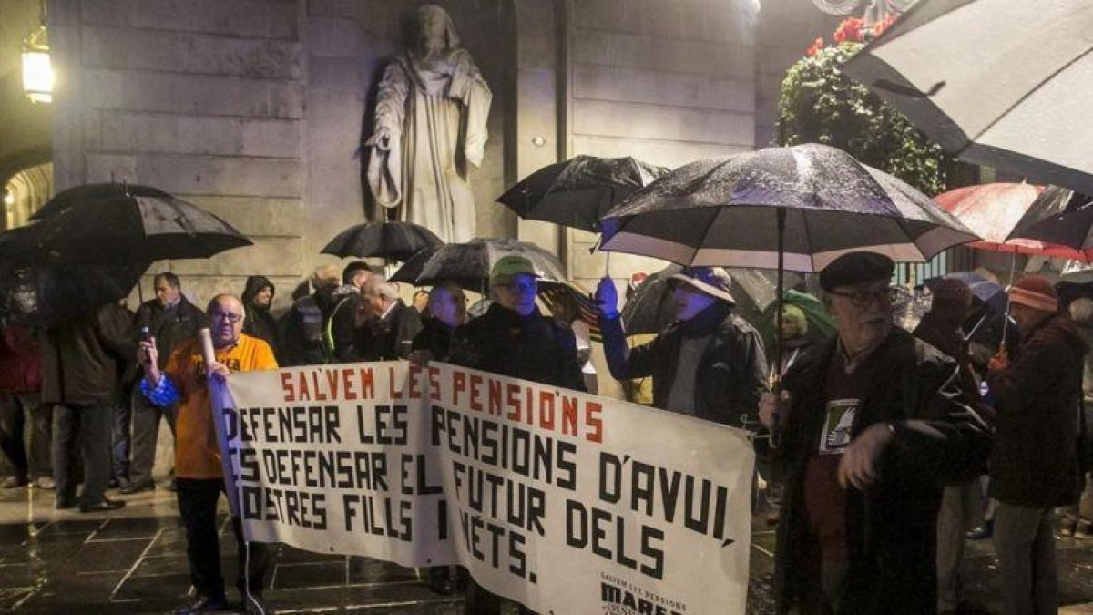 Manifestación de pensionistas en Barcelona.-JOAN PUIG