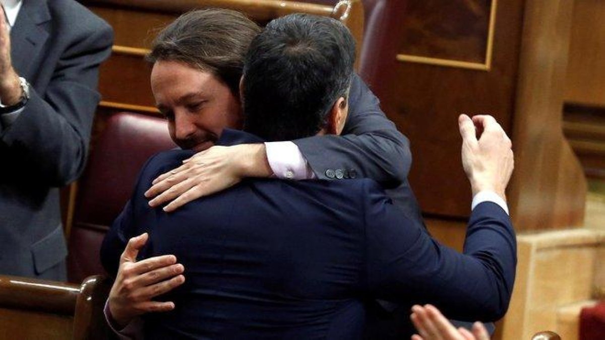 Pablo Iglesias y Pedro Sánchez.-