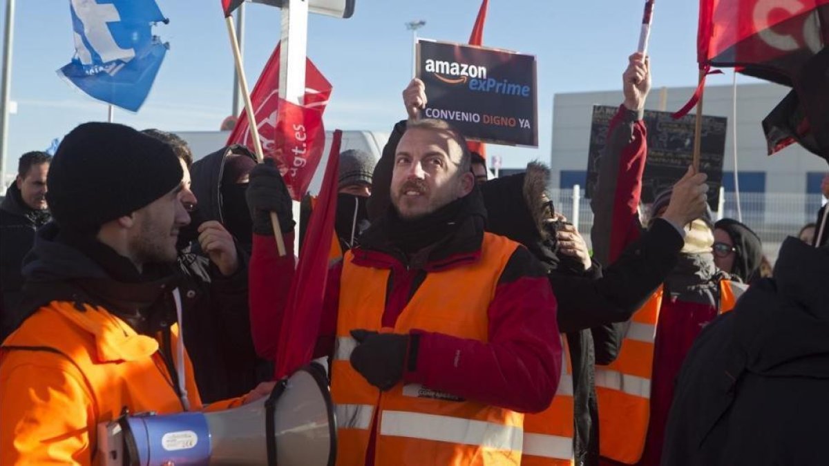 Los sindicatos exigen mantener el convenio propio actual y aumentar los salarios en un 1,5%, más la revalorización del IPC. /-PAUL WHITE (AP)