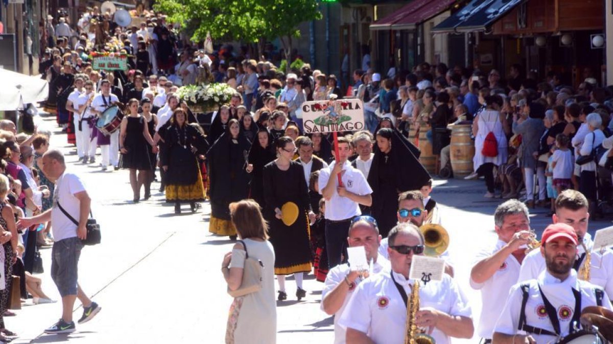 Procesión de las cuadrillas en las Bailas-A. M.