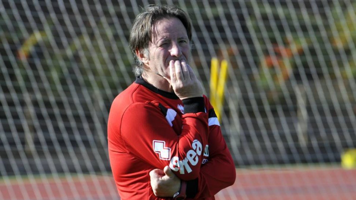 El técnico del Numancia, Juan Antonio Anquela.-VALENTÍN GUISANDE