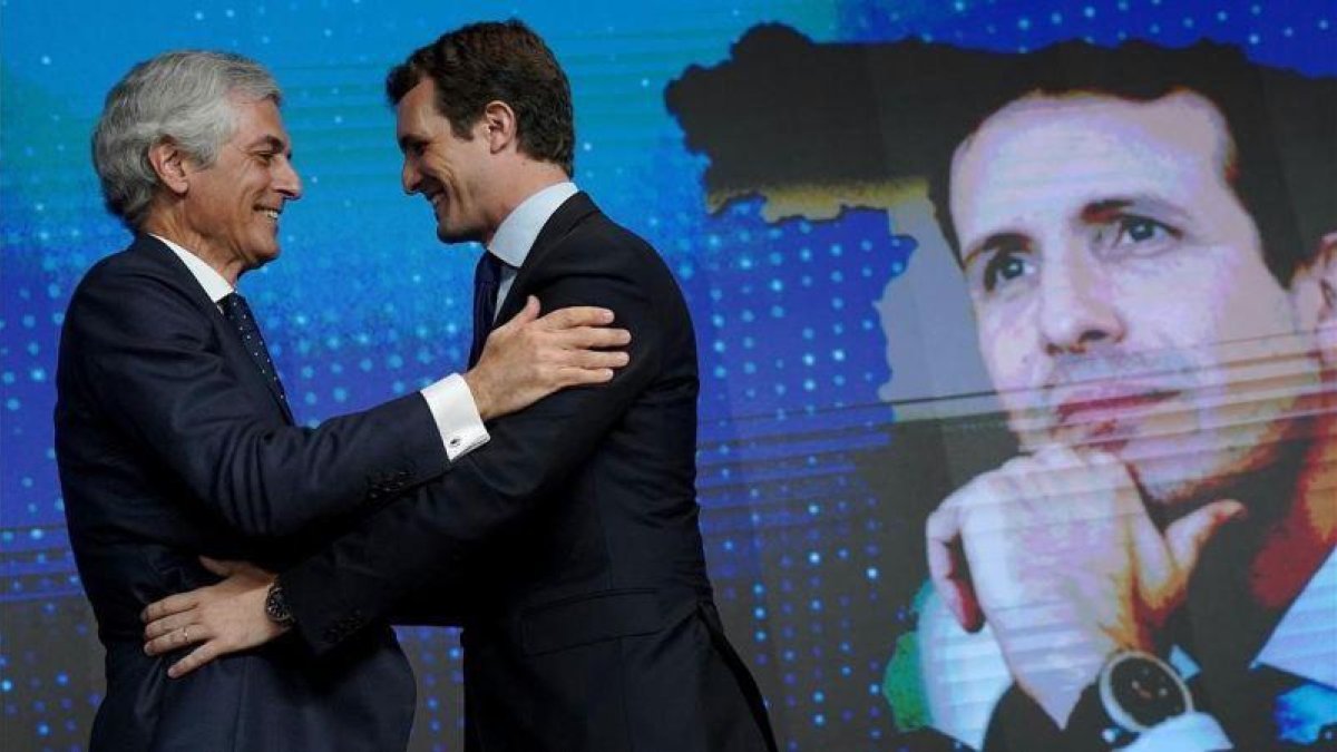 Suárez Illana y Casado, este lunes en Madrid.-JOSE LUIS ROCA