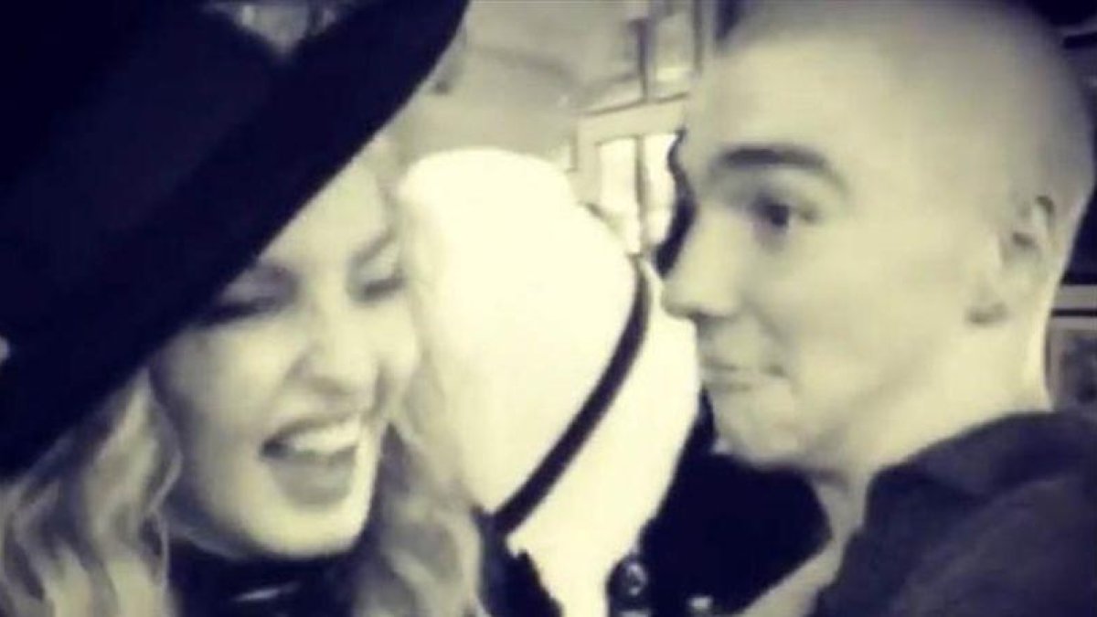 Madonna baila salsa con su hijo.-INSTAGRAM