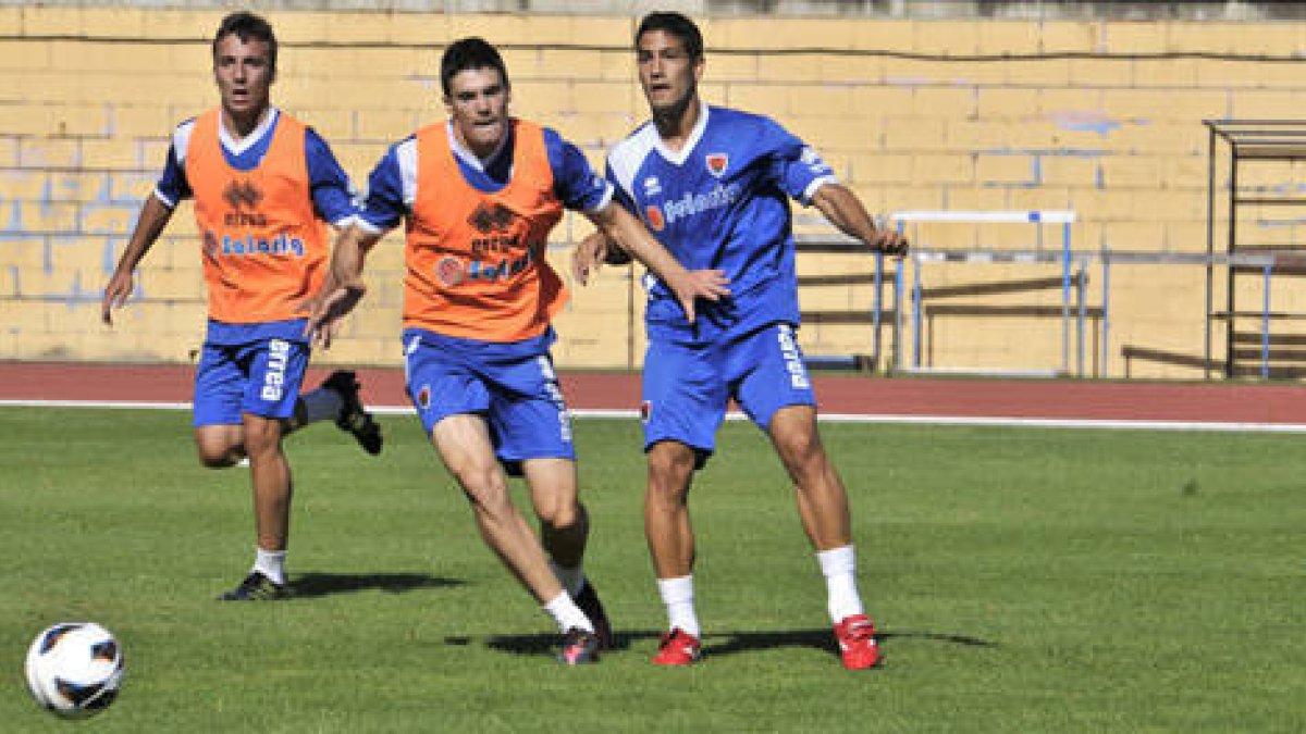 El Numancia retomó ayer los entrenamientos. / V. Guisande-