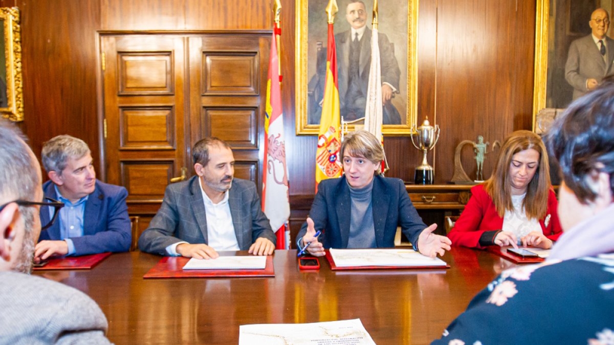 El Mitma presenta los proyectos de humanización de las travesía oeste y sur en Soria. MARIO TEJEDOR