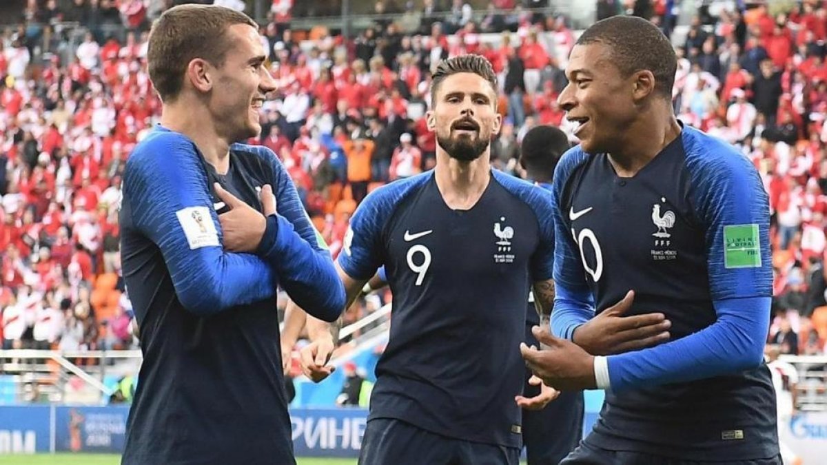 Griezmann, Giroud y Mbappé celebran el 1-0.-ANNE CHRISTIAN POUJOLAT