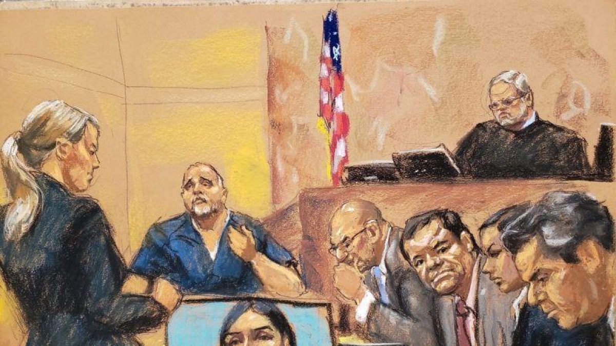Reproduccion fotografica de un dibujo realizado por la artista Jane Rosenberg donde aparece la asistente del Fiscal de Estados Unidos  Gina Parlovecchio  mientras hace preguntas al testigo de la Fiscalia  el colombiano Alex Cifuentes.-JANE ROSENBERG/ EFE