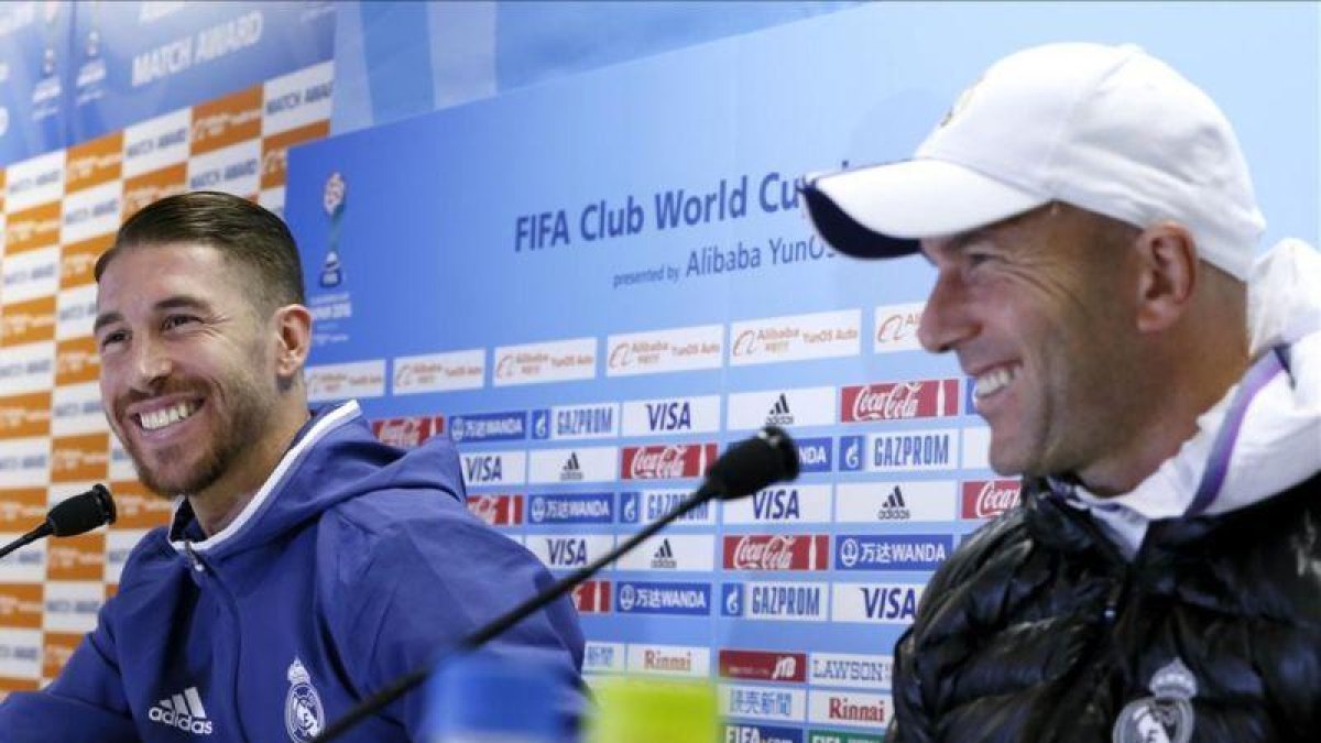 Sergio Ramos y Zinedine Zidane, durante la rueda de prensa de este sábado en Yokohama.-AP / SHUJI KAJIYAMA