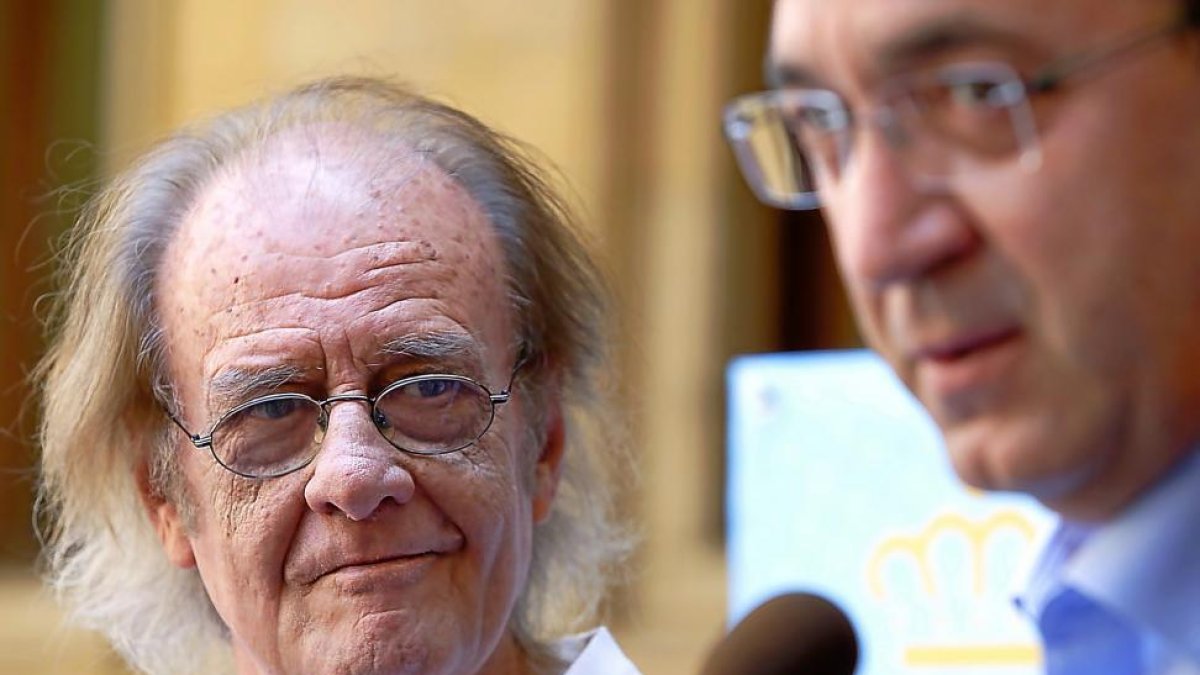 Luis Eduardo Aute en la presentación del programa de recitales de poesía.-ICAL