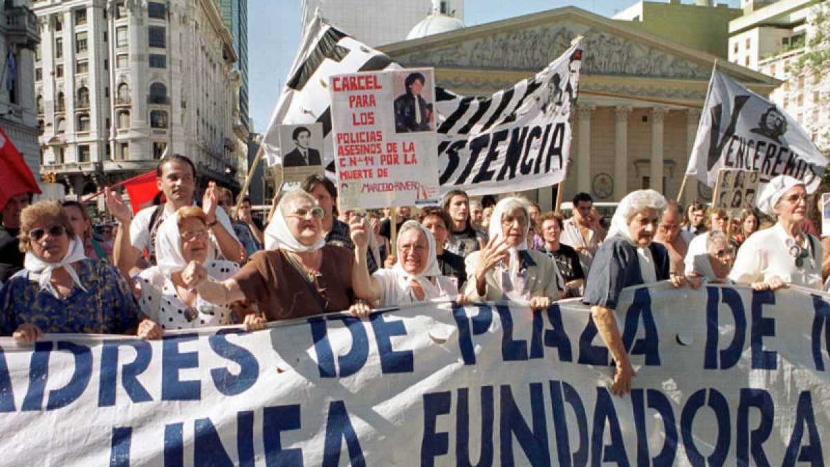 Manifestación de las abuelas de la plaza de Mayo, en una imagen de archivo. / EL MUNDO-