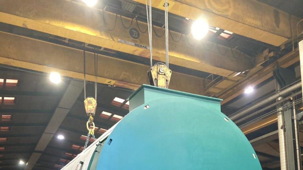 Detalle de la maquinaria que se ha instalado en la nave del polígono de Las Casas de Rebi. HDS