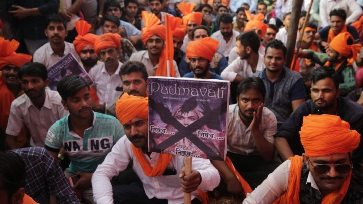 Mimebros de la casta india de los Rajput protestan contra el estreno de la producción de Bollywood Padmavati.-/ AP / RAFIQ MAQBOOL (AP)