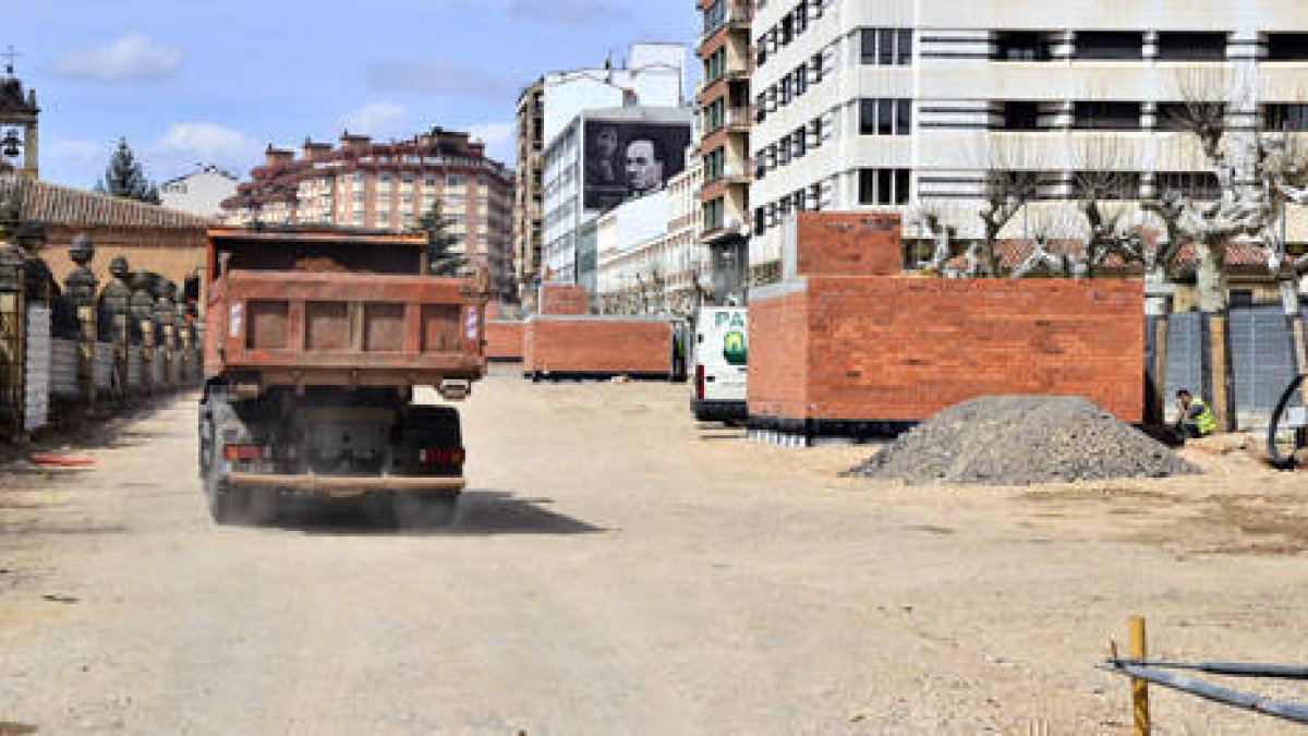 Obras del parking, en una imagen de archivo. ÁLVARO MARTÍNEZ-