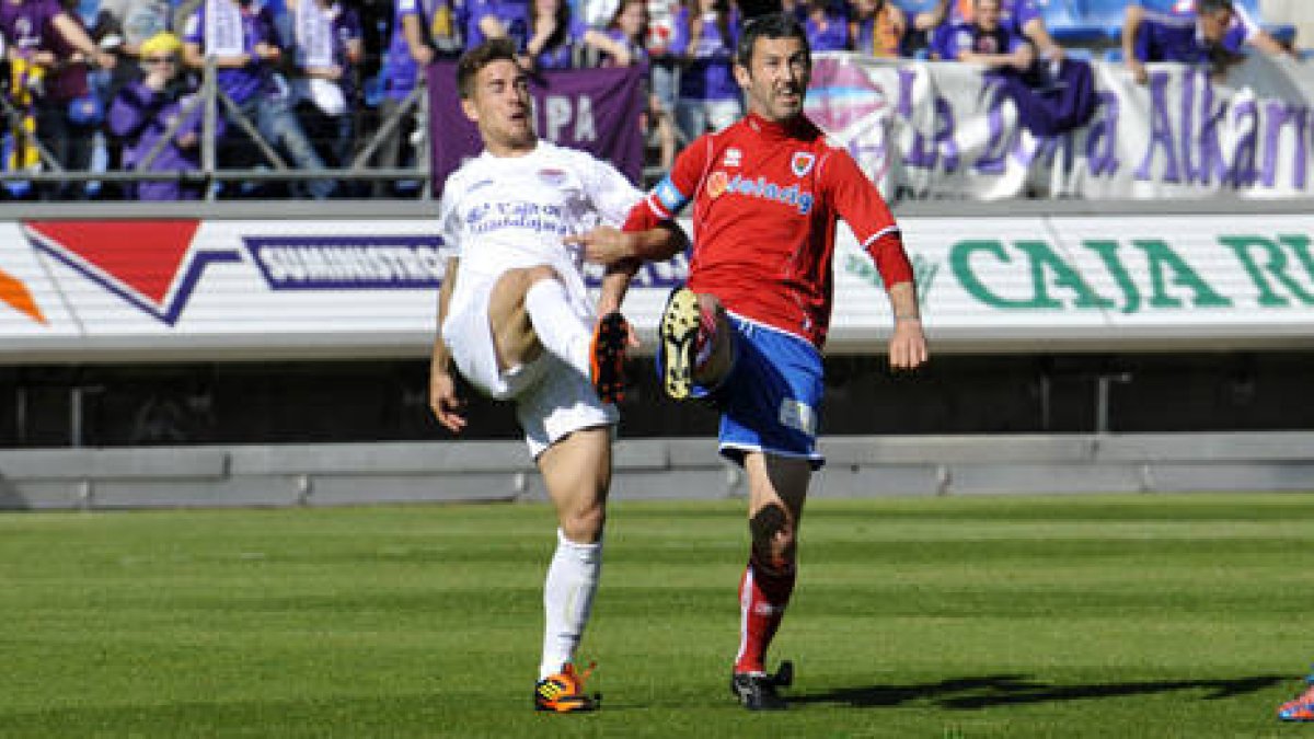 El capitán del Numancia, Txomin Nagore. / VALENTÍN GUISANDE-