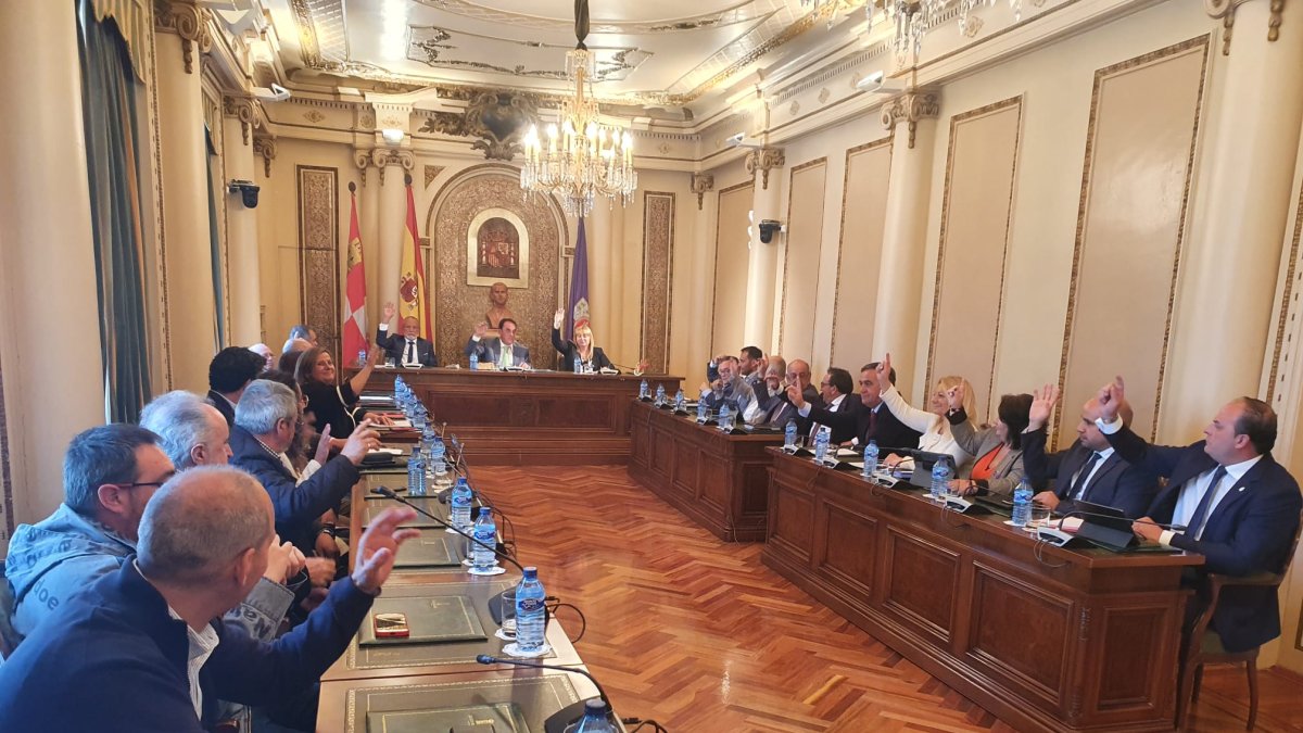 Momento de la votación en el pleno de la Diputación de Soria.- HDS