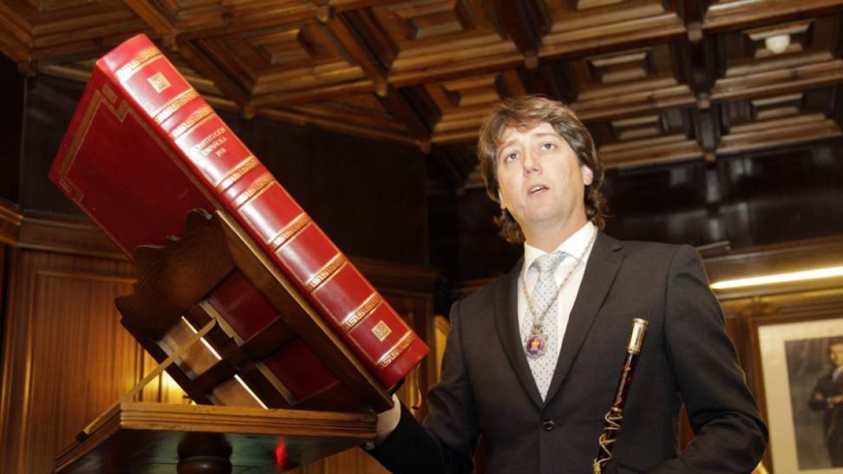 Mínguez prometió ayer el cargo en el Salón de Plenos del Ayuntamiento de Soria.-DIEGO MAYOR