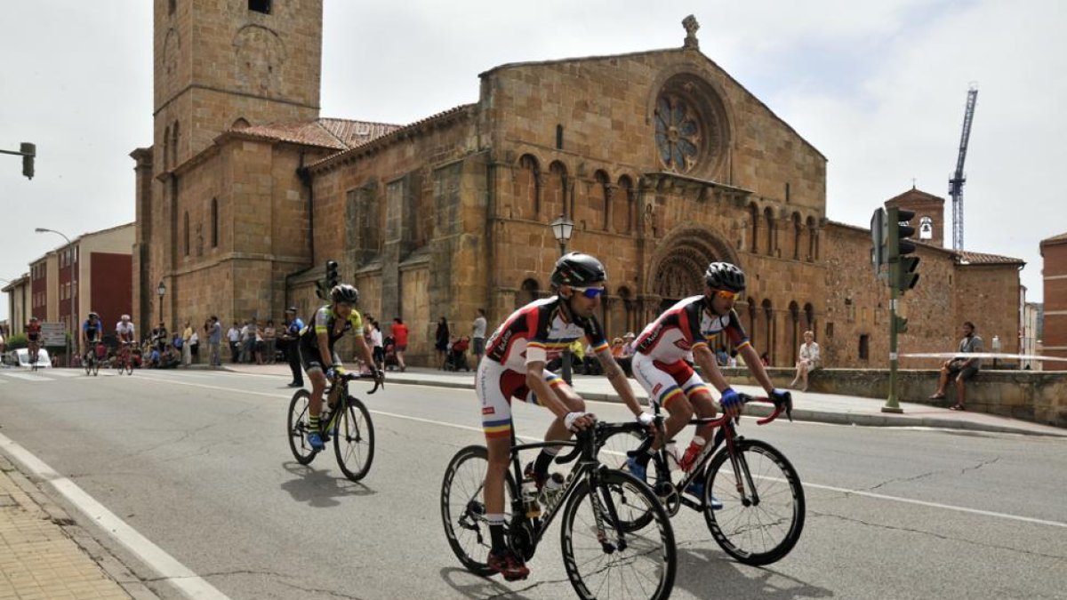 Varios ciclistas durante el pasado Campeonato de España.-DANIEL RODRÍGUEZ