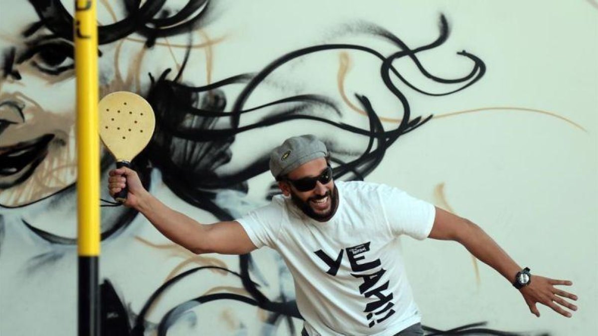 Jesús Candel, 'Spiriman', también lleva la Fundación Spiribol, que ayuda a través del deporte a niños con problemas sociales.-INTERVIÚ / PEPE TORRES