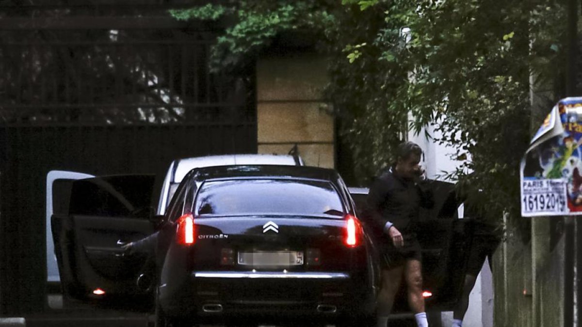 Sarkozy vuelve a su casa tras ir a correr.-GEOFFROY VAN DER HASSELT / AFP