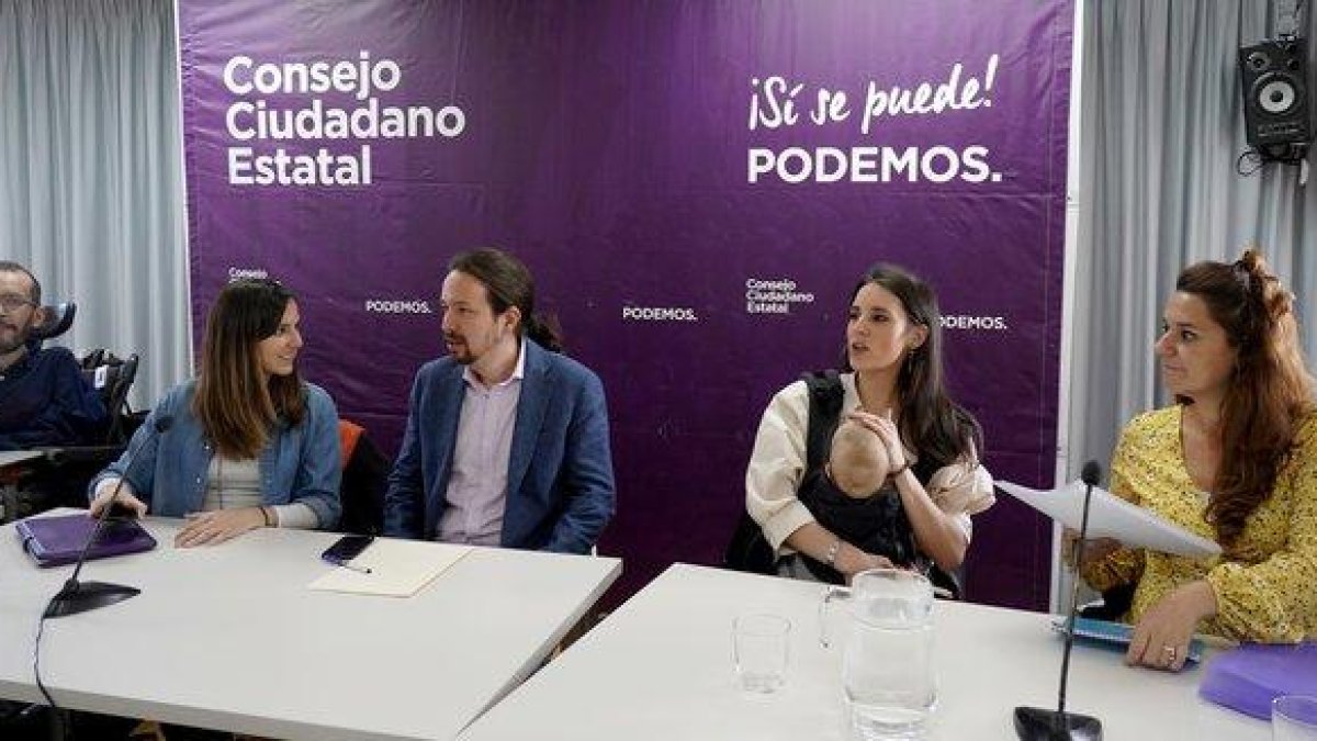 Pablo Iglesias e Irene Montero, junto a Pablo Echenique, Ione Belarra y Noelia Vera.-JOSÉ LUIS ROCA