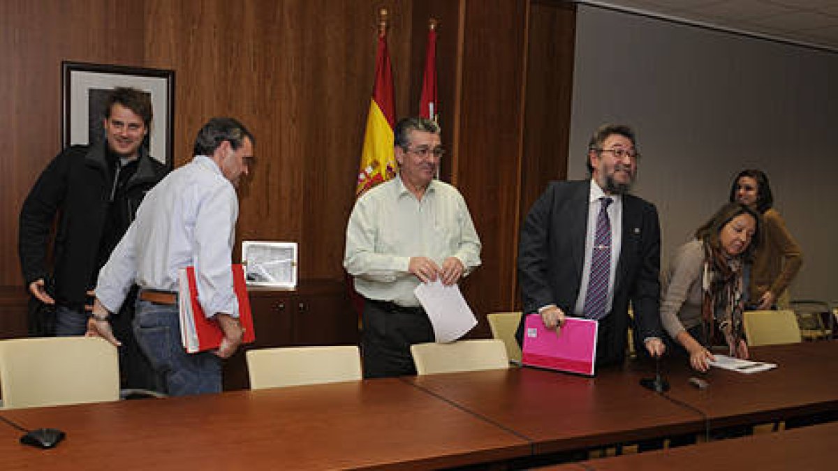 García, Sanz, Borque, De la Casa, Gámez y cabezas. / VALENTÍN GUISANDE-