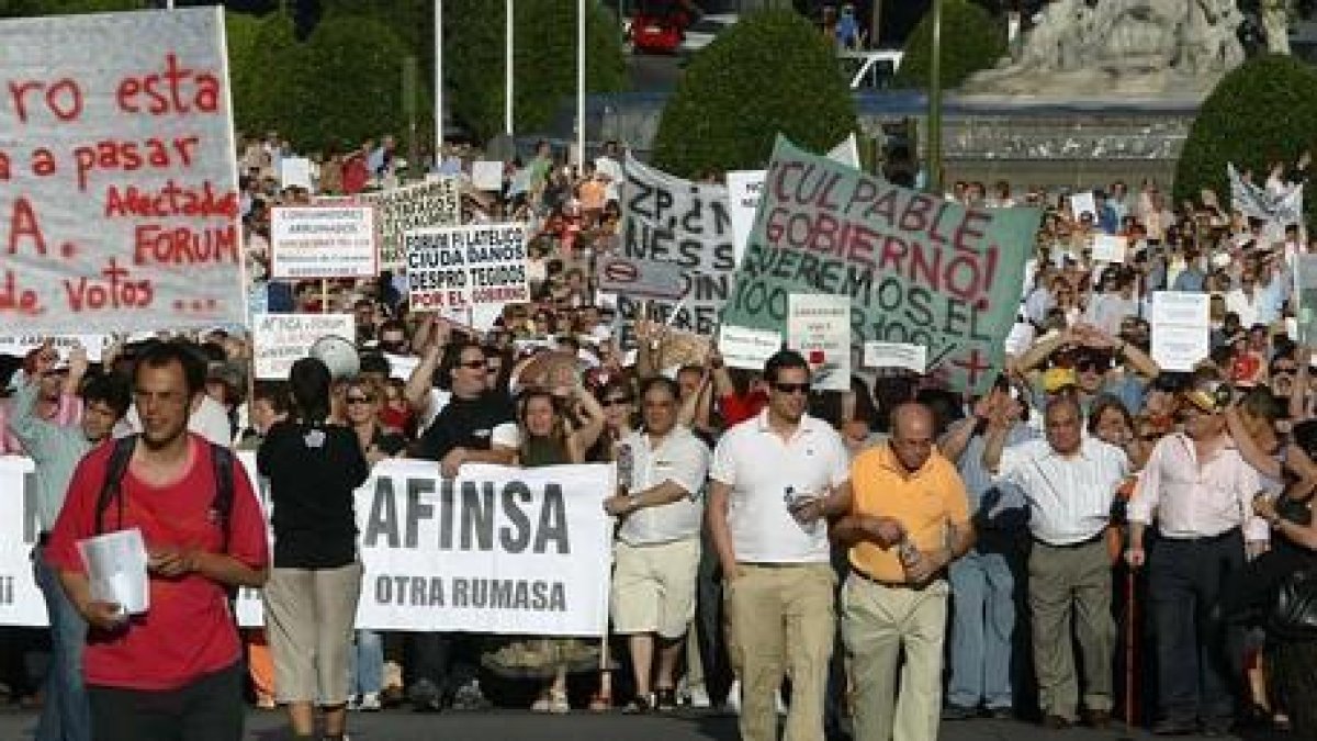 Manifestación de afectados de Afinsa y Fórum Filatélico, en Madrid, en el 2006.-AGUSTÍN CATALÁN / ARCHIVO