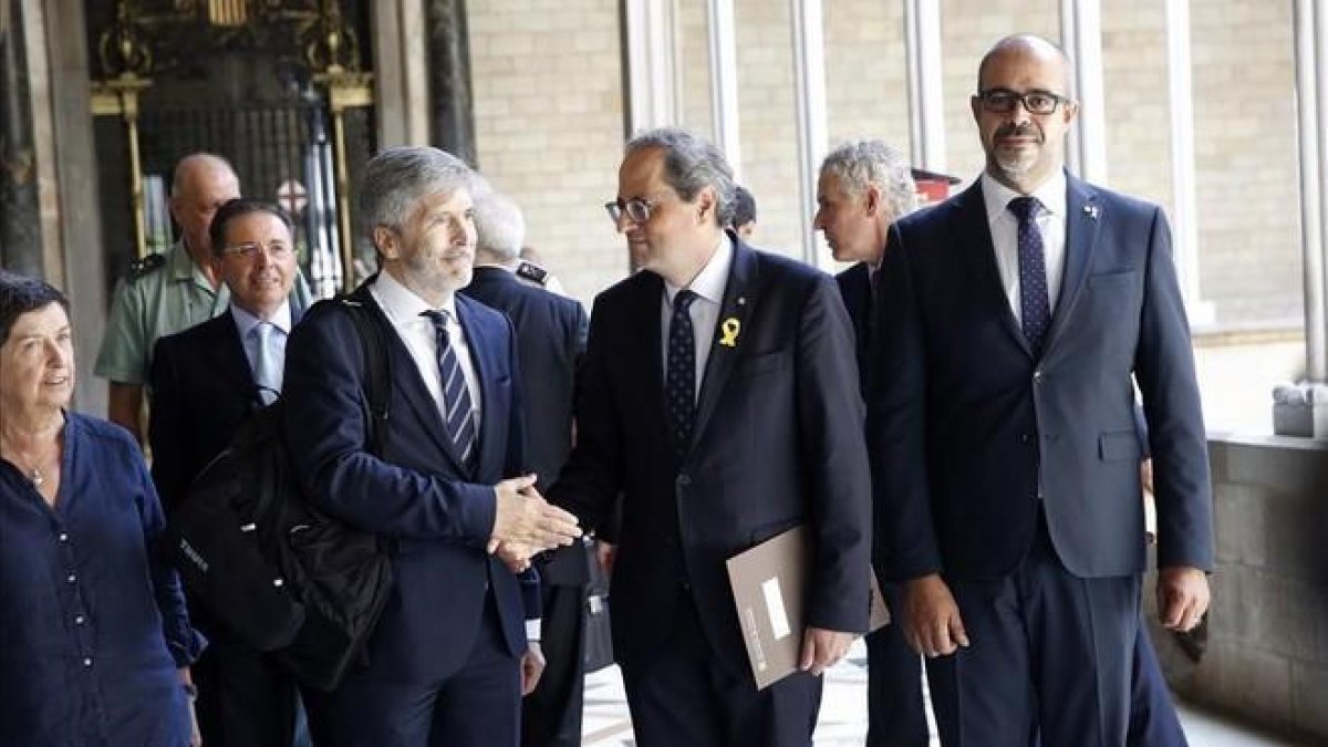 El president Torra, con el conseller Miquel Buch y el ministro de Interior, Grande-Marlaska.-RICARD CUGAT