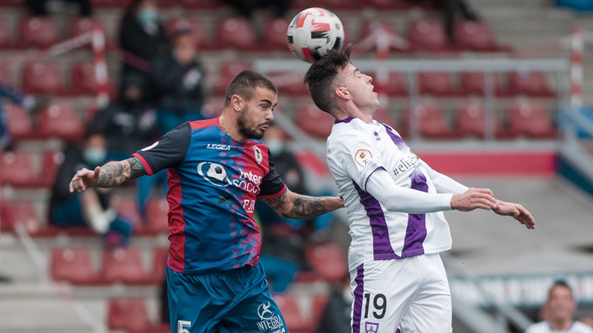 El Numancia volvía a decepcionar una vez más a sus aficionados ante el Langreo y se complica mantener la categoría actual para el próximo curso. ÁREA 11