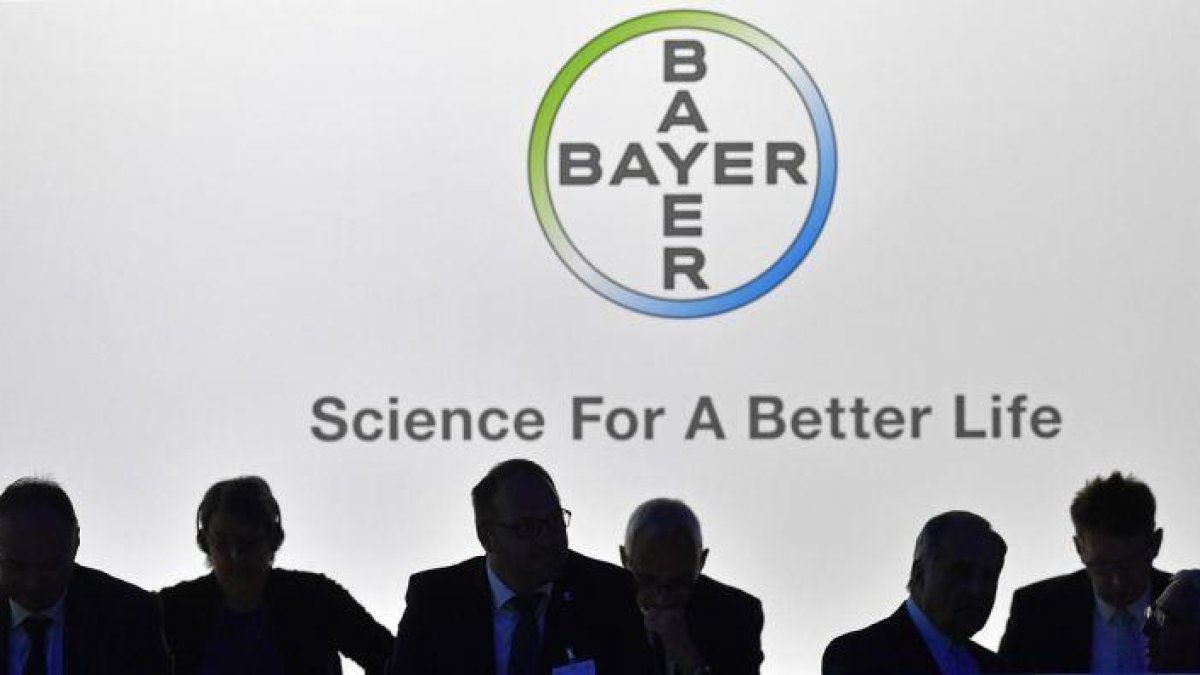 El consejo de administración de Bayer en Bonn, en abril del 2017.-MARTIN MEISSNER (AP)