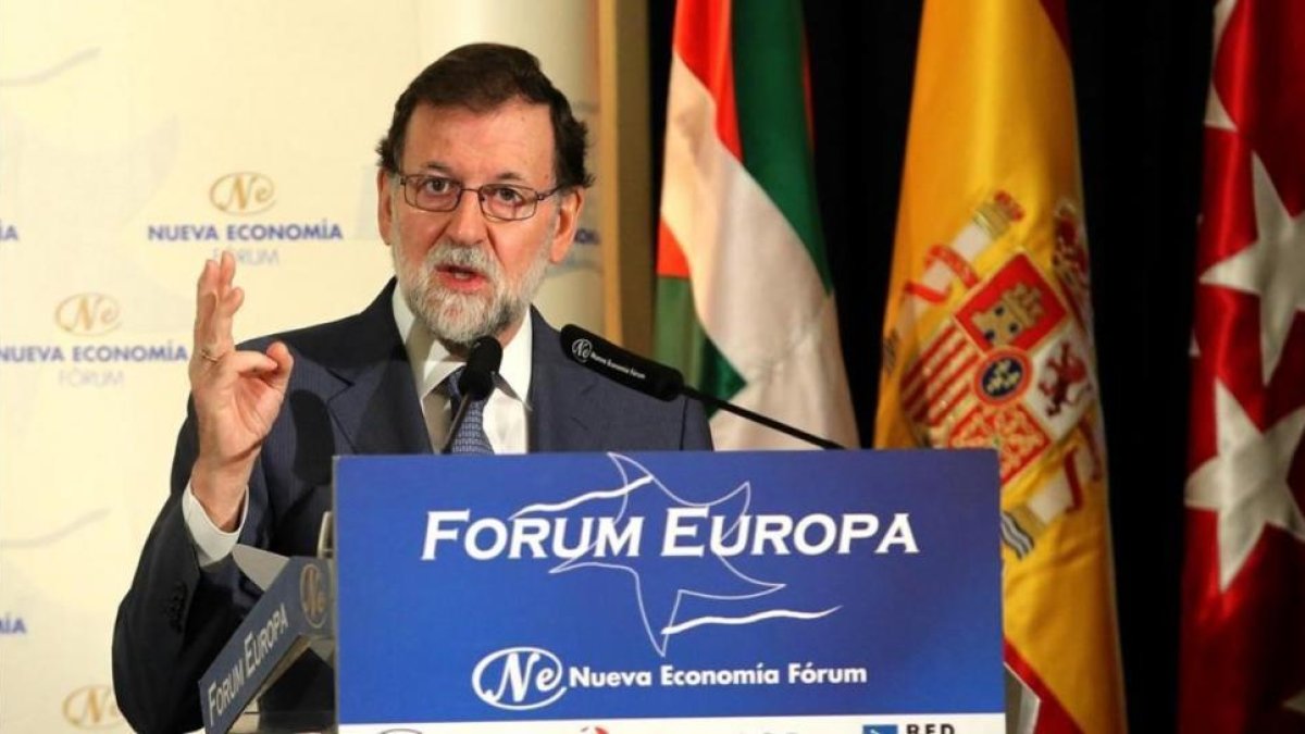 Mariano Rajoy, durante la presentación de una conferencia del dirigente del PP vasco Alfonso Alonso, este lunes en Madrid.-JUAN MANUEL PRATS