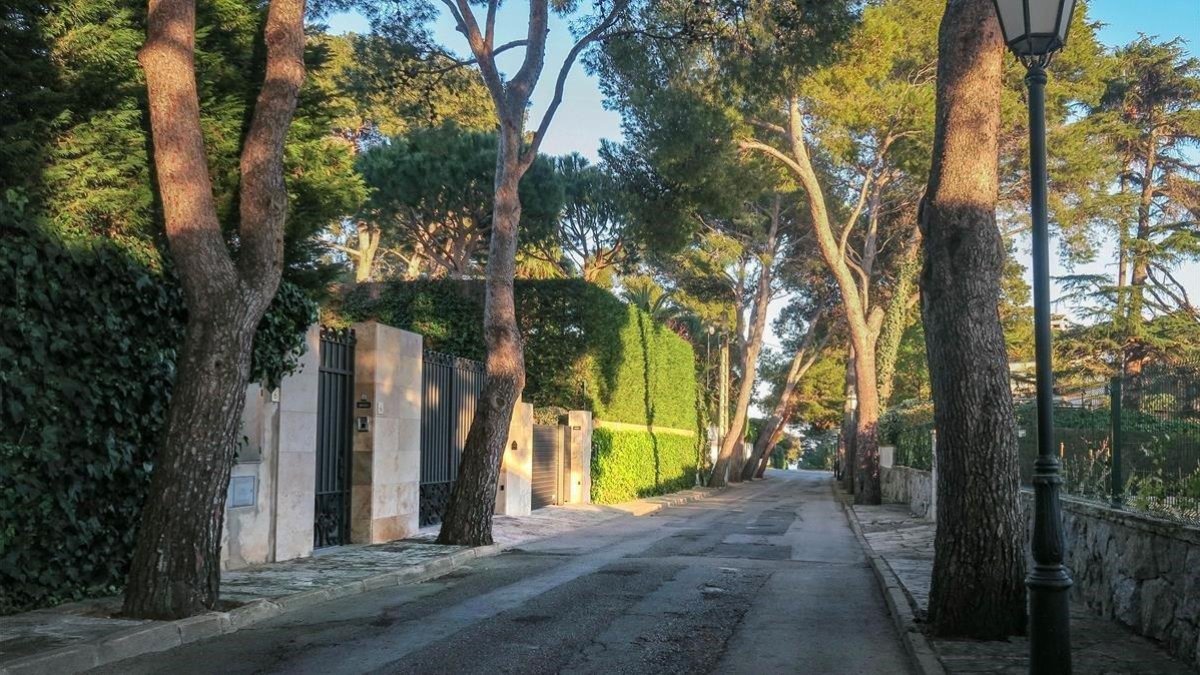 Entrada a las Villas de Artyakov en la urbanización de Sagaró.-