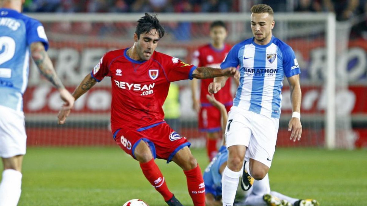 Alberto Escassi es uno de los jugadores de la plantilla del Numancia con contrato en vigor.-MARIO TEJEDOR